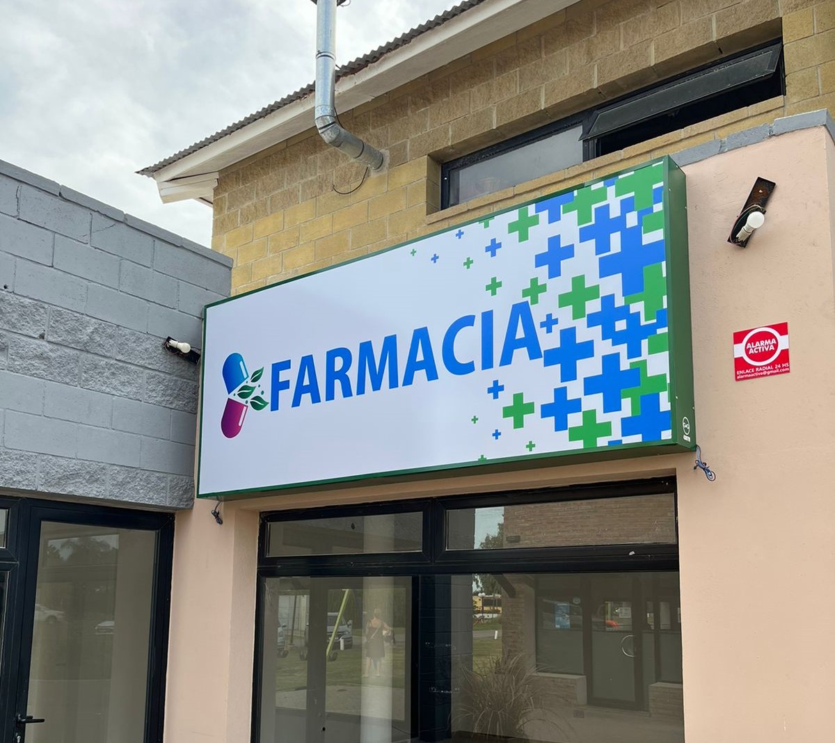 Una nueva farmacia con “ubicación estratégica” prepara su apertura en el barrio La Cardera